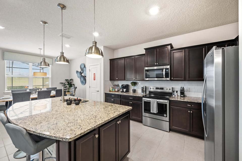✨ Fully equipped kitchen with stainless steel appliances, a large island, and plenty of space for family meals and vacation memories.