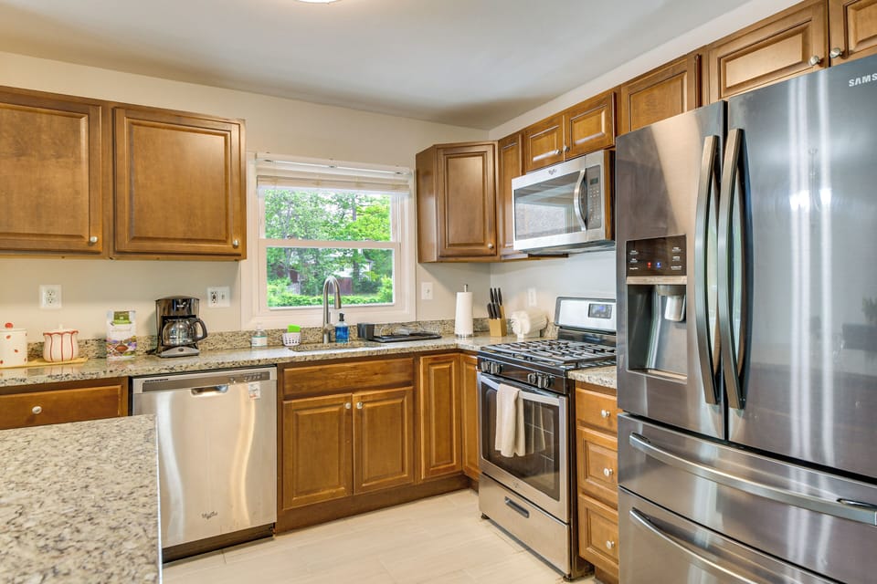 Kitchen | Main Level