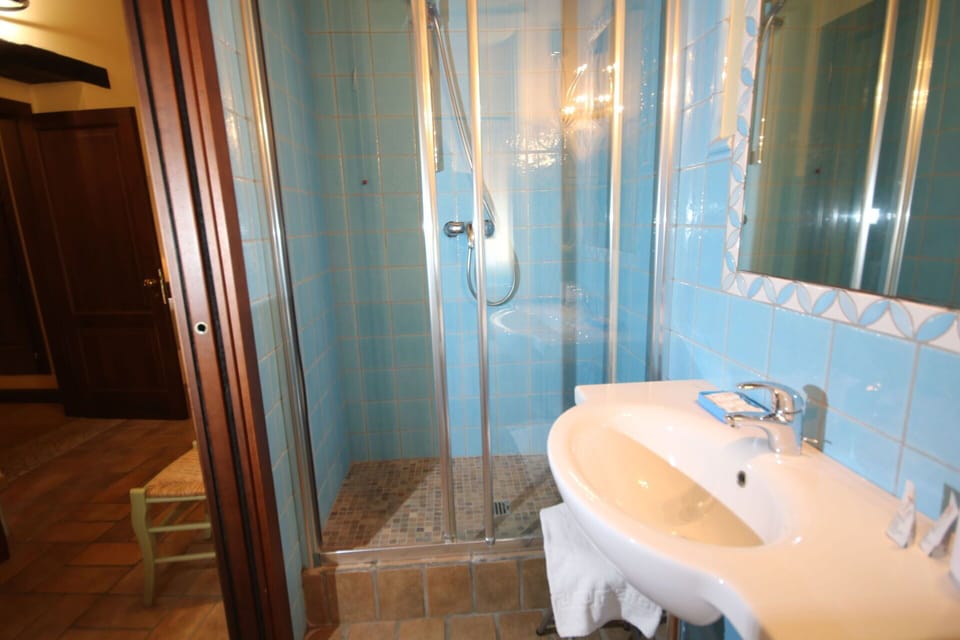 Autumn, Bathroom, Spring, Summer