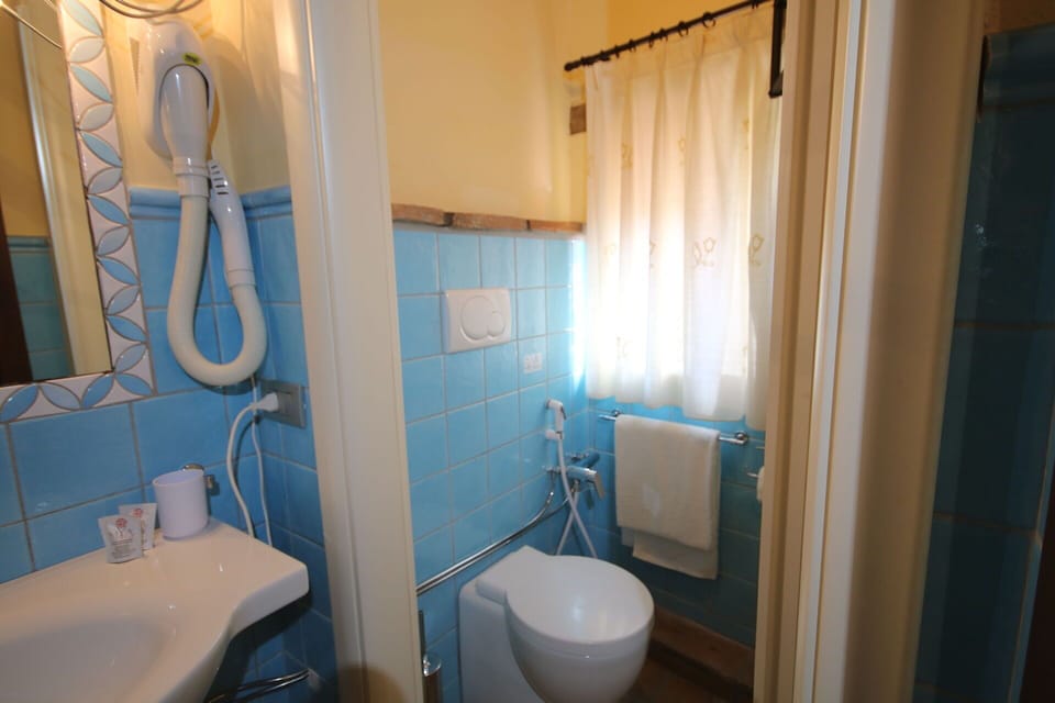 Autumn, Bathroom, Spring, Summer