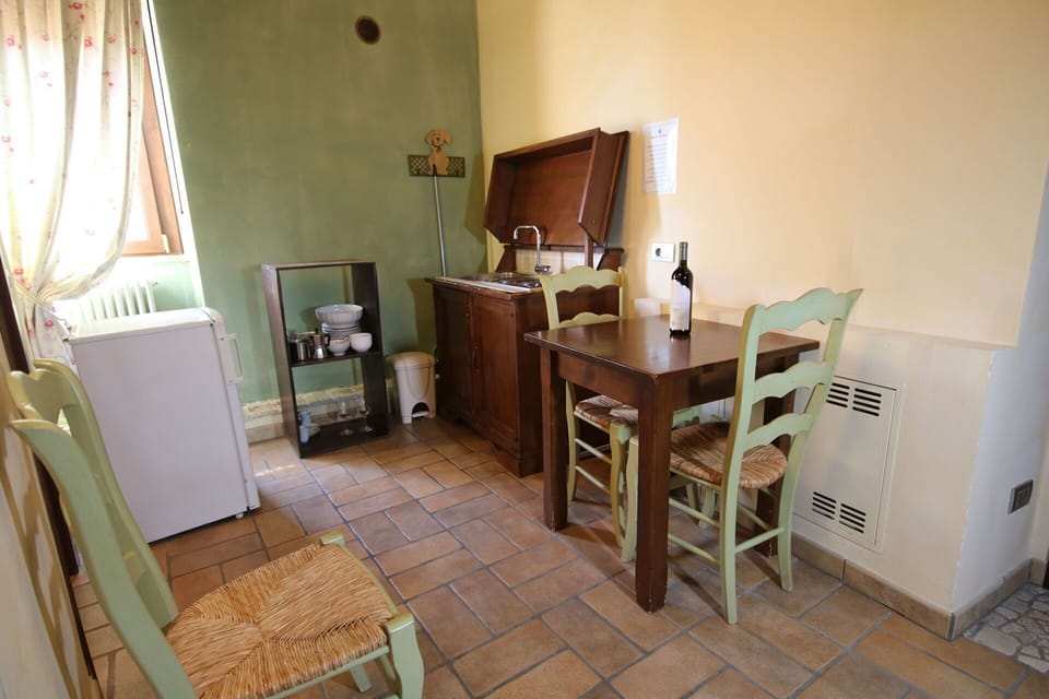 Autumn, Dining Room, Kitchen, Spring, Summer