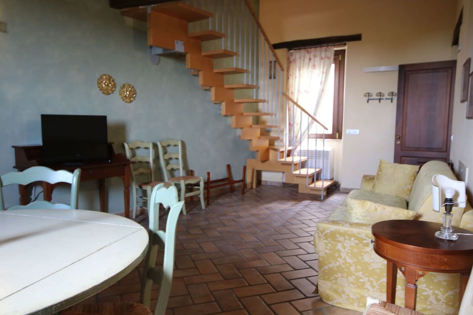 Autumn, Dining Room, Living Room, Spring, Summer