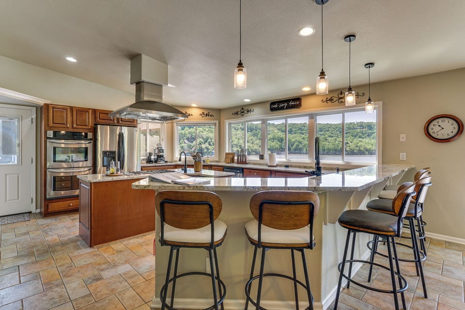Kitchen | Main Level