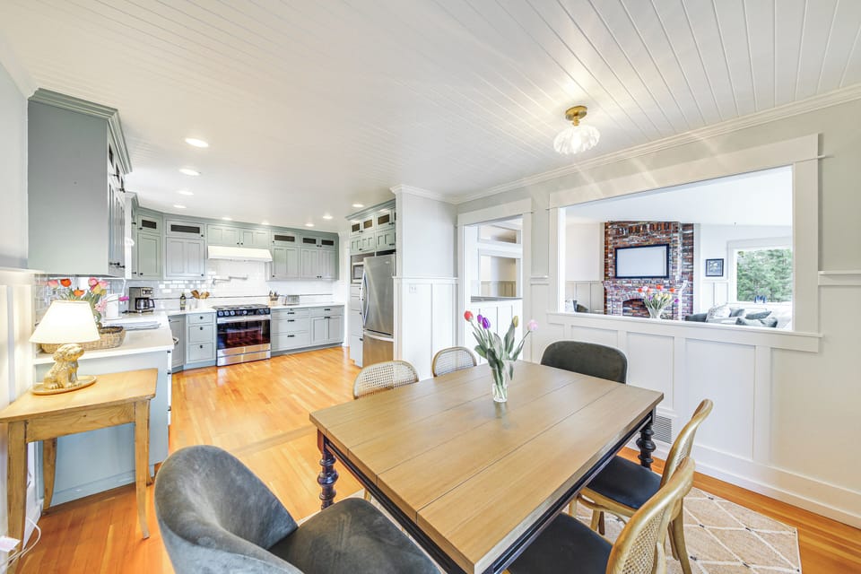 Addt'l Dining Table | Main Level