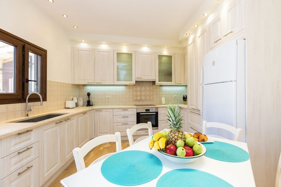 Indoor dining area in the kitchen,