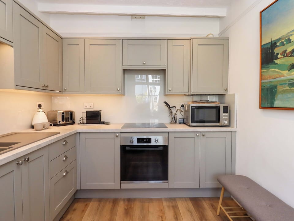 Dishwasher, cookware/dishes/utensils