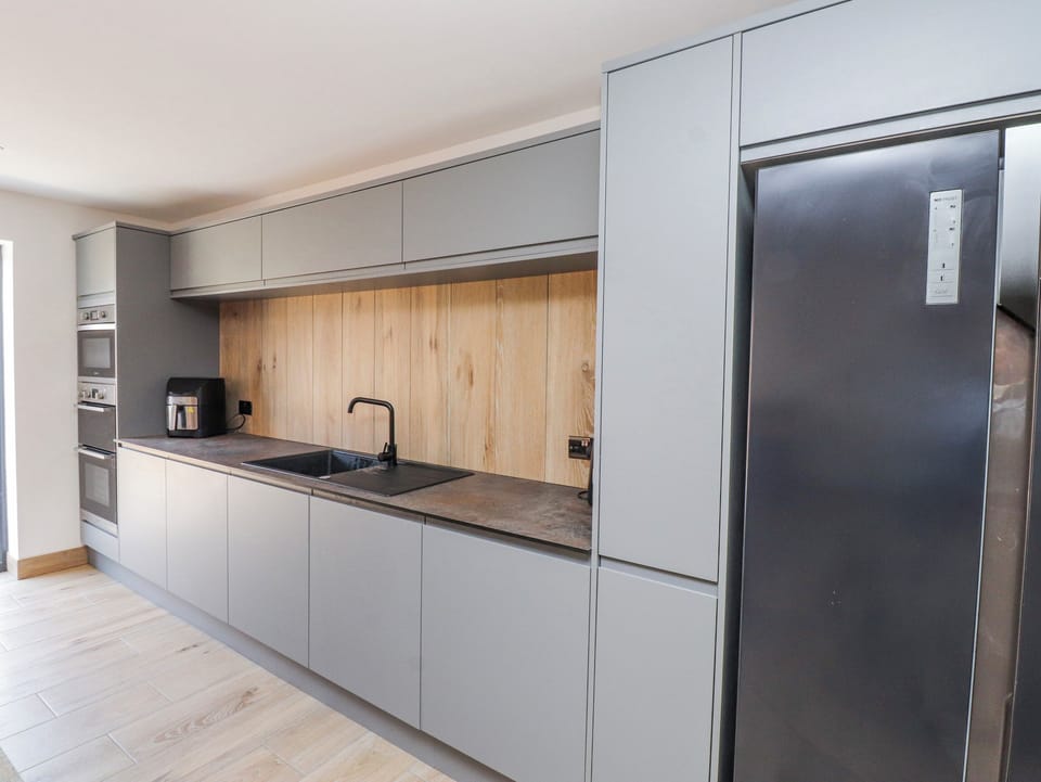 Dishwasher, cookware/dishes/utensils