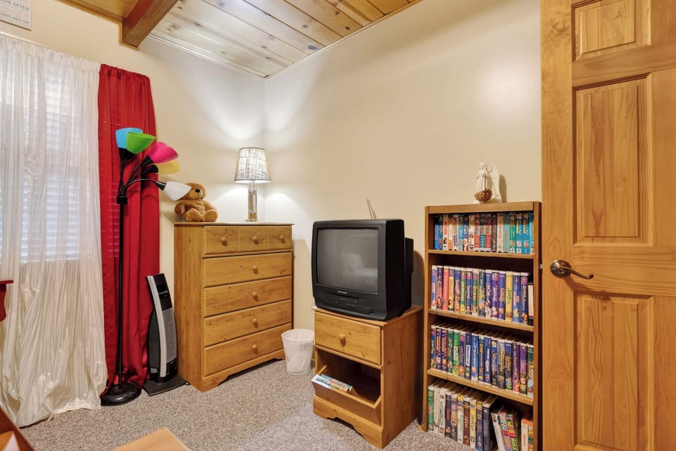 Bedroom 3 features a twin-over-full bunk bed and a TV.