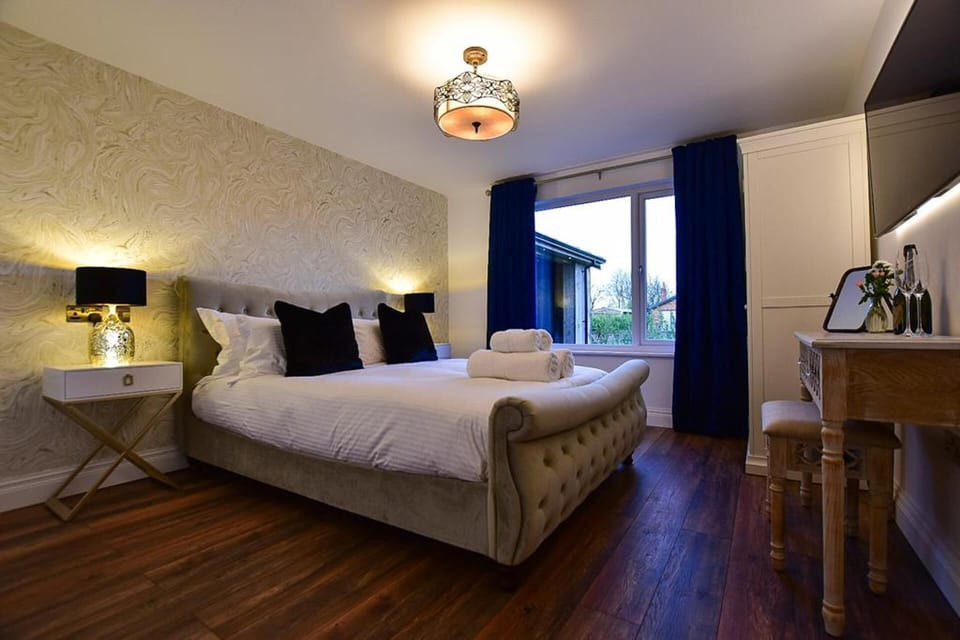 2 bedrooms, iron/ironing board, WiFi (free), bed sheets