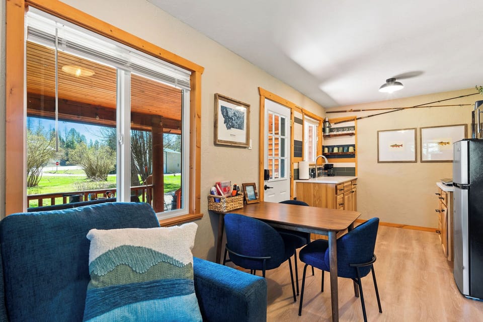One room. Everything you need. After a full day in the park, the last thing you want is a space that's complicated. This one isn't. Just come back, sit down, and let the day settle in.