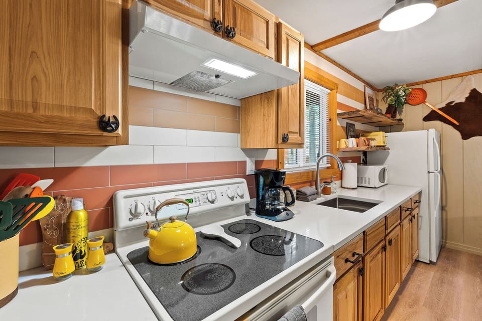 Fully stocked and ready to go. The kitchen that means you don't have to eat out if you don't want to and can create tasty breakfast and dinners. Details that make the stay feel a little more yours