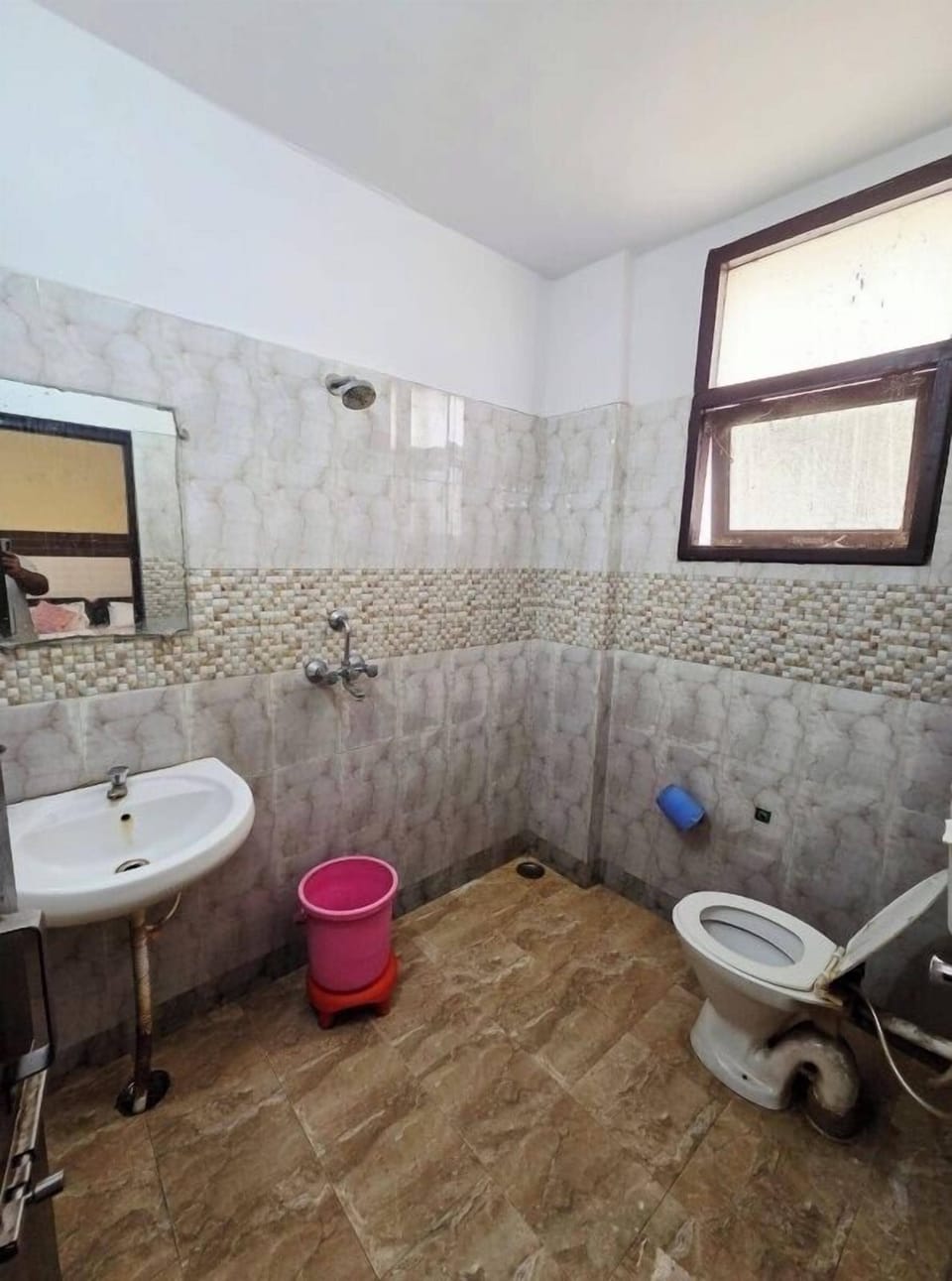 Basic Double Room | Bathroom | Free toiletries, hair dryer, soap, shampoo