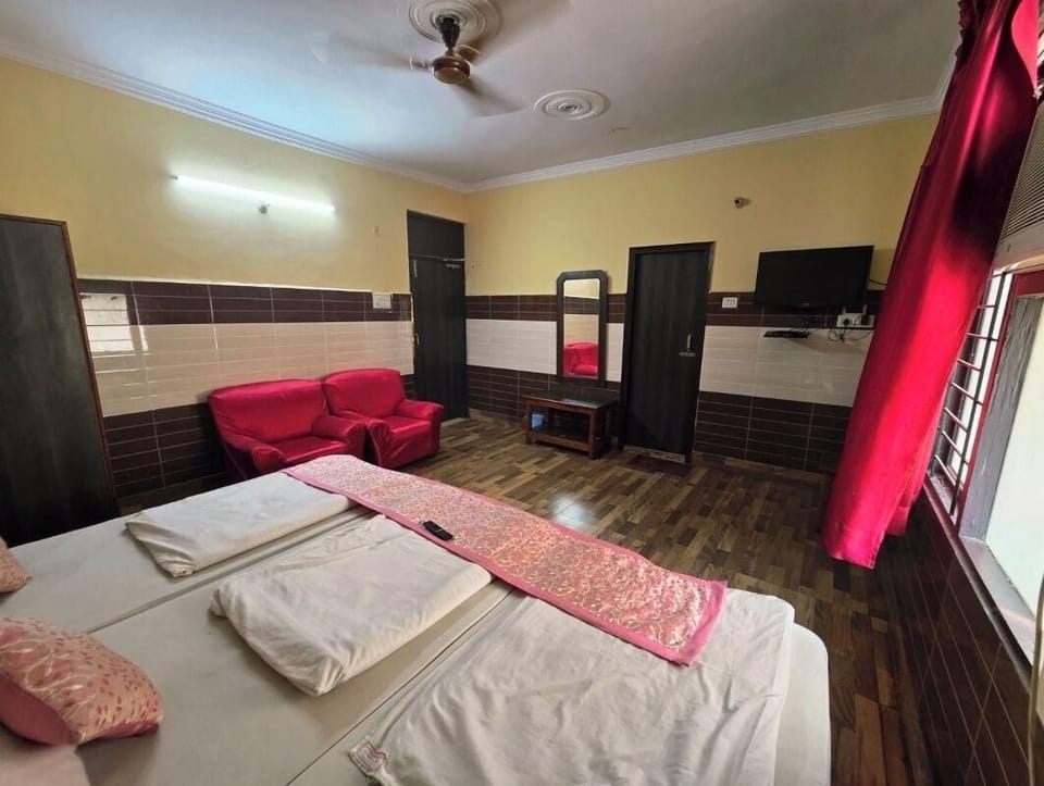 Basic Double Room | Desk, laptop workspace, free WiFi