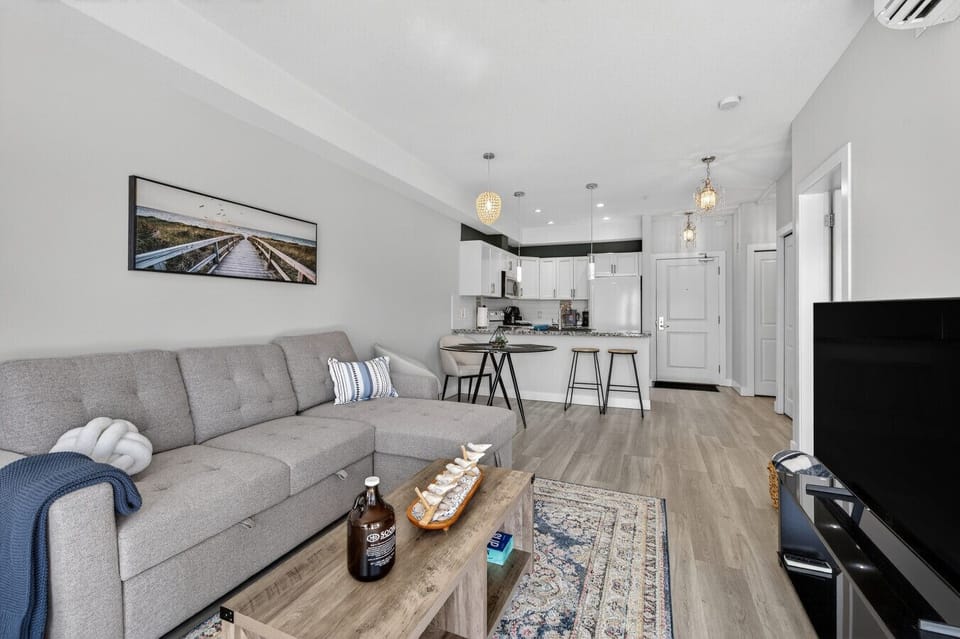 Deluxe Condo, 1 Bedroom, Pool Access, Mountain View | Living area | 55-inch TV with cable channels