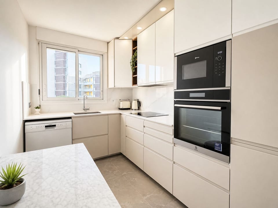 Apartment | Private kitchen | Fridge, microwave, oven, stovetop