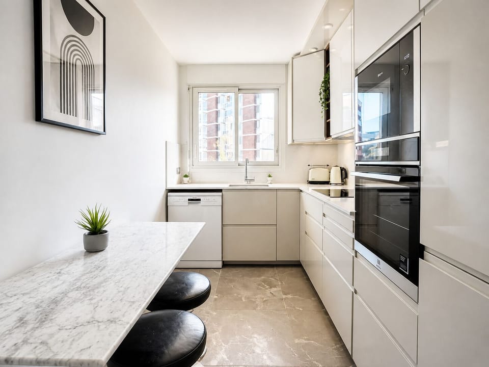 Apartment | Private kitchen | Fridge, microwave, oven, stovetop