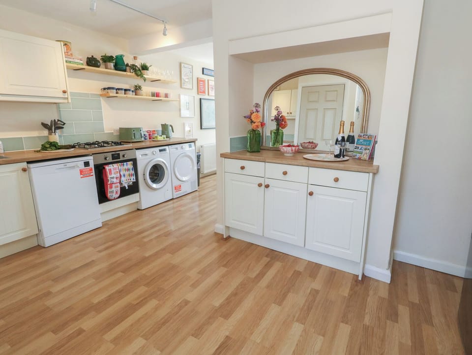 Cottage | Private kitchen | Cookware/dishes/utensils