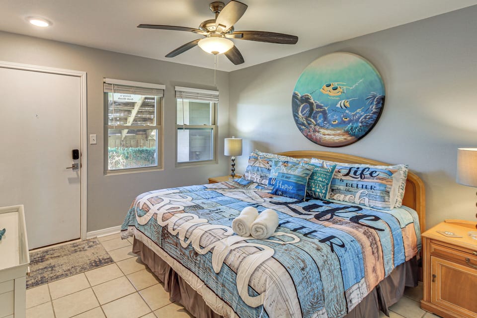 Boardwalk to Port Aransas Beach! Condo w/ Pool Apartment in Port Aransas
