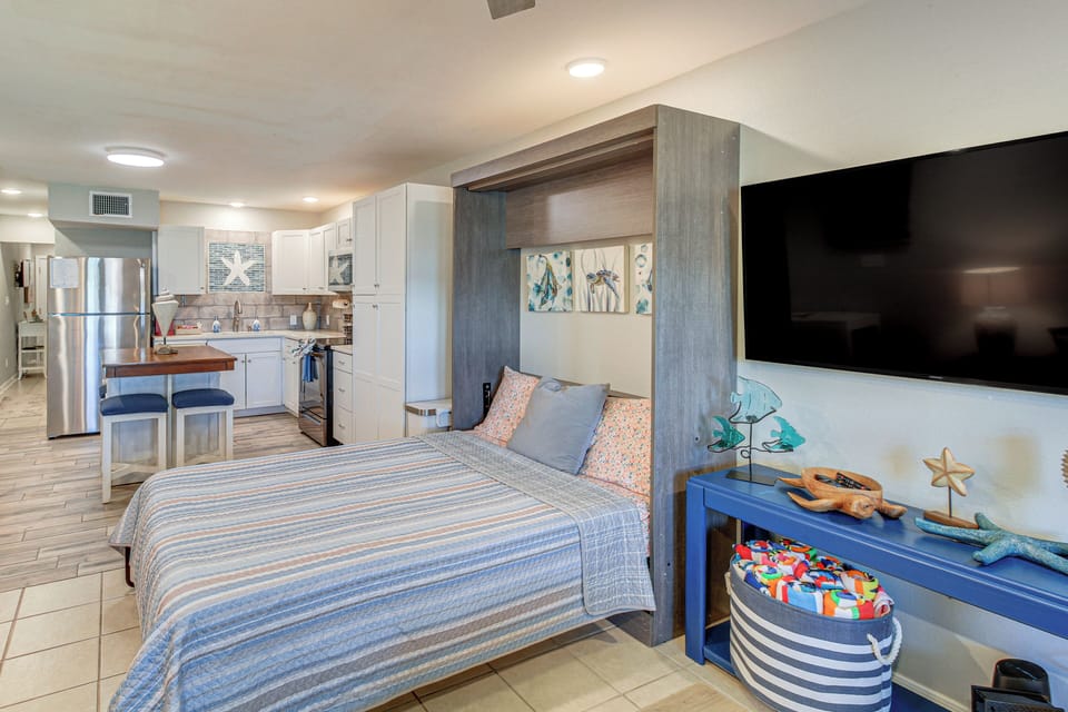 Boardwalk to Port Aransas Beach! Condo w/ Pool Apartment in Port Aransas