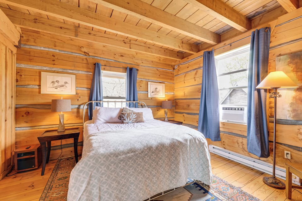 2 Mi to Blue Ridge Pkwy! Mtn Escape w/ Fireplace Cottage in Virginia