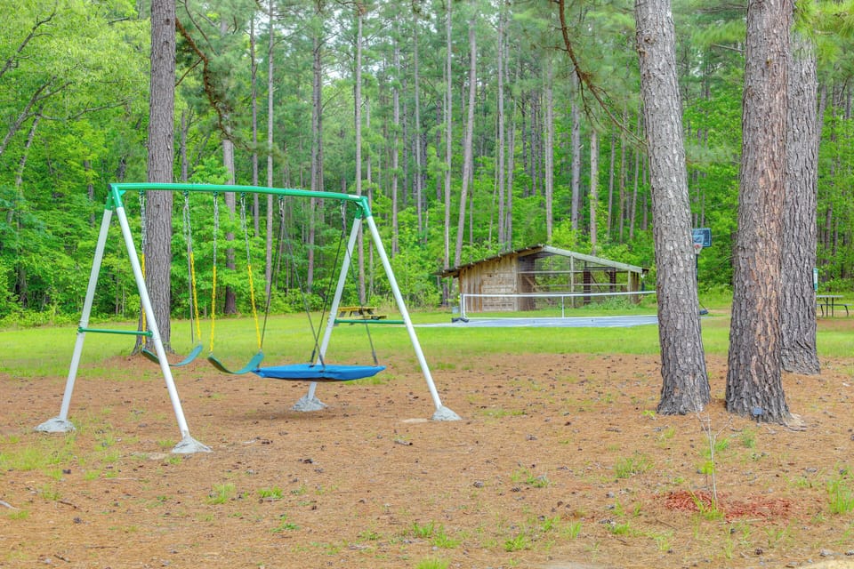 Ramp Entry! Quaint Cottage Near Greers Ferry Lake Apartment in Greers Ferry Lake