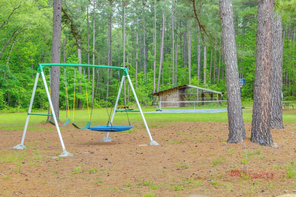 2 Mi to Greers Ferry Lake Boat Ramp! Cozy Studio Apartment in Greers Ferry Lake