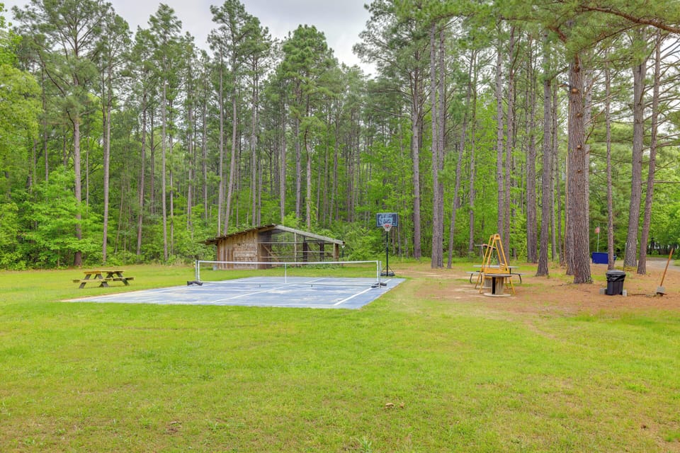 2 Mi to Greers Ferry Lake Boat Ramp! Cozy Studio Apartment in Greers Ferry Lake