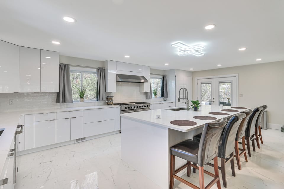 House (6 Bedrooms) | Interior