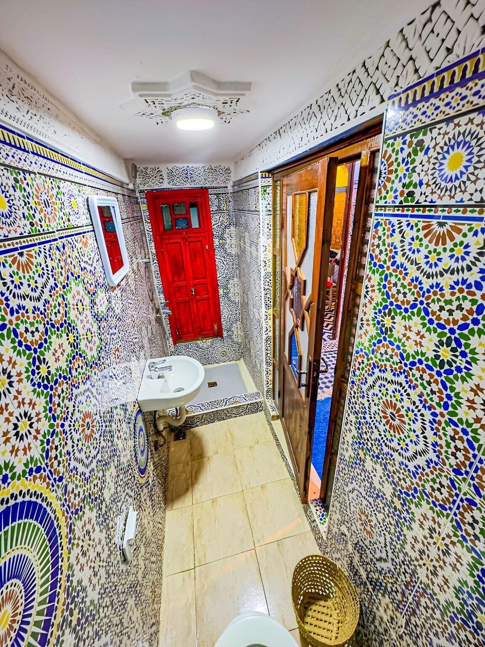 Comfort Double Room, Private Bathroom | Bathroom | Free toiletries, hair dryer (on request), towels, soap