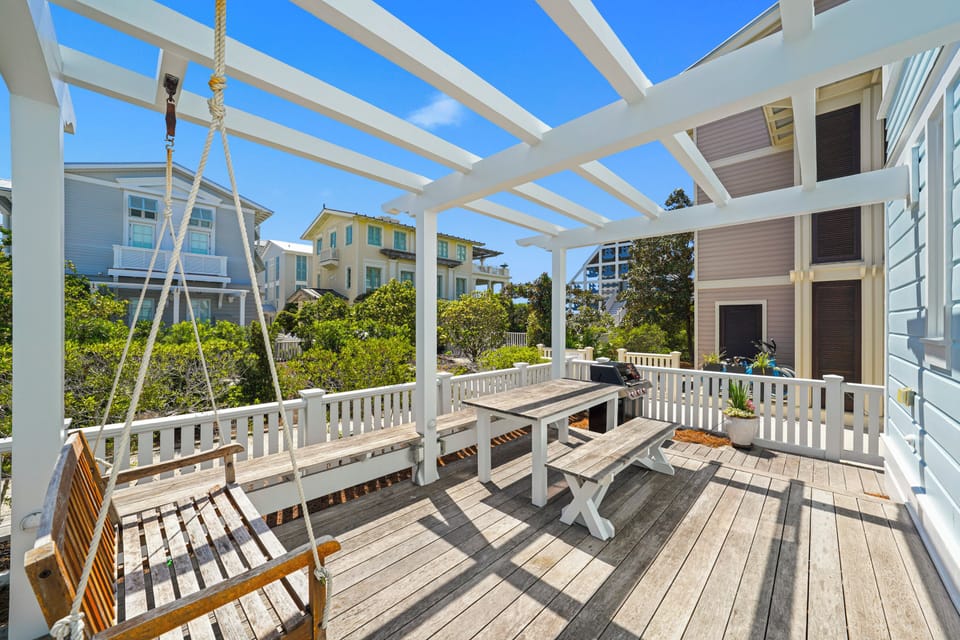 FOUR AMAZING OUTDOOR LIVING SPACES