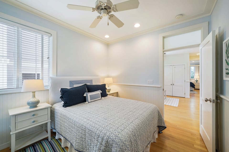 ALTERNATE VIEW OF SECOND QUEEN BEDROOM