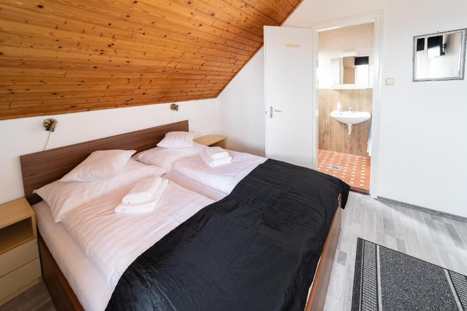 Classic Single Room, City View | Laptop workspace, iron/ironing board, free WiFi