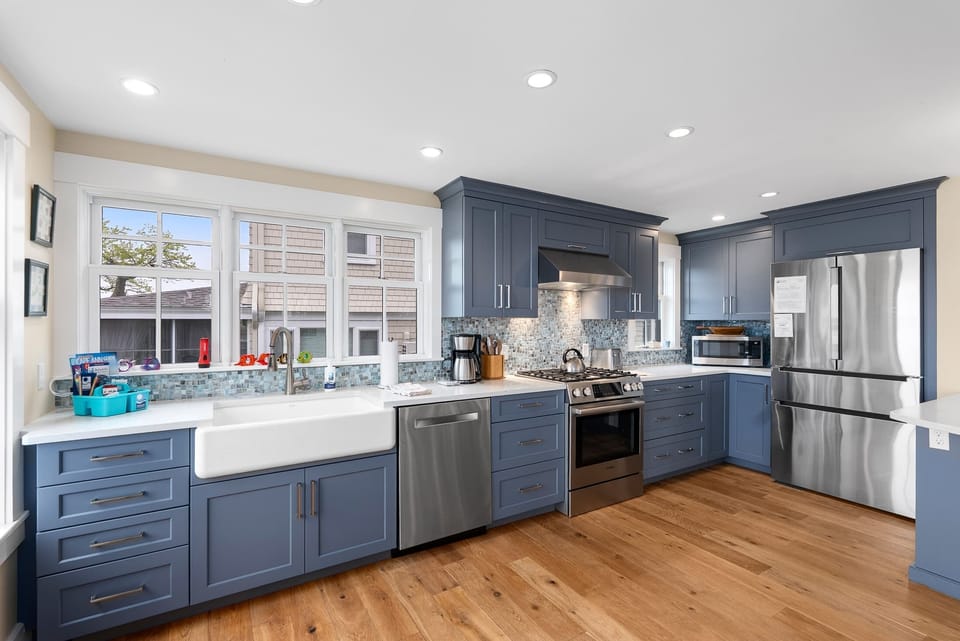Fully equipped kitchen with modern appliances.