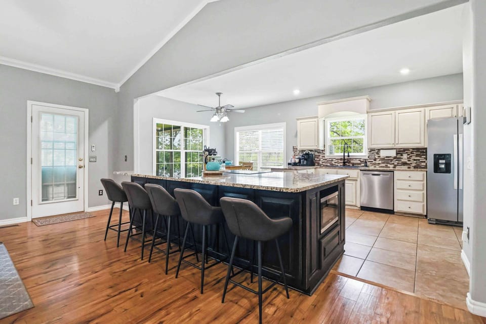 Fully stocked kitchen!