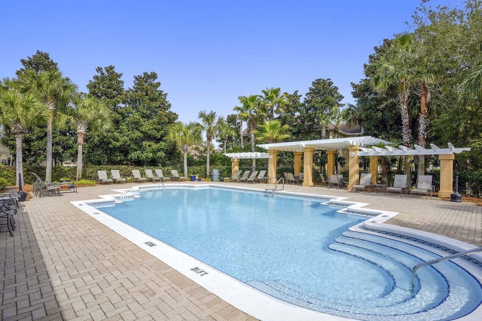 Community pool