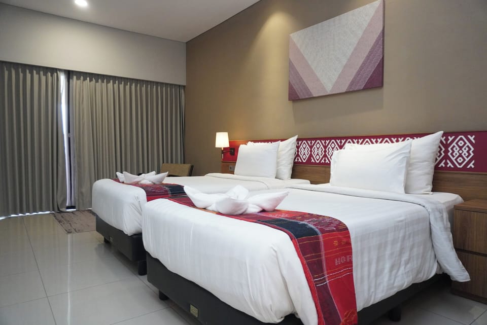 Deluxe Twin Room, Lake View | Desk, laptop workspace, soundproofing, iron/ironing board (on request)