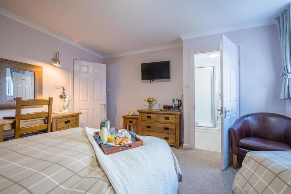 Standard Triple Room | Iron/ironing board, free WiFi, wheelchair access