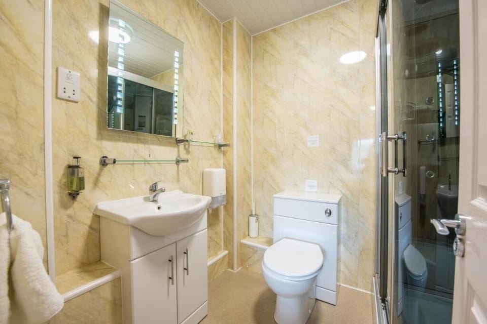 Double Room | Bathroom