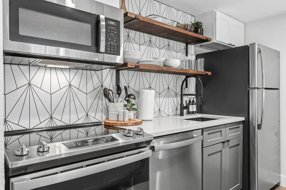Fully equipped kitchen with bar seating
