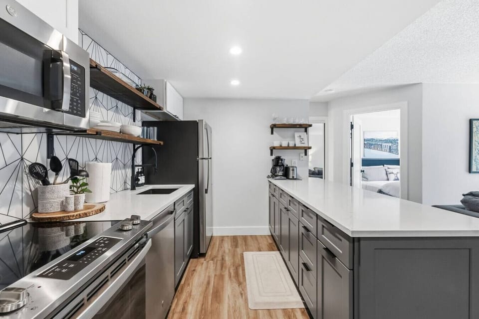 Fully equipped kitchen with bar seating
