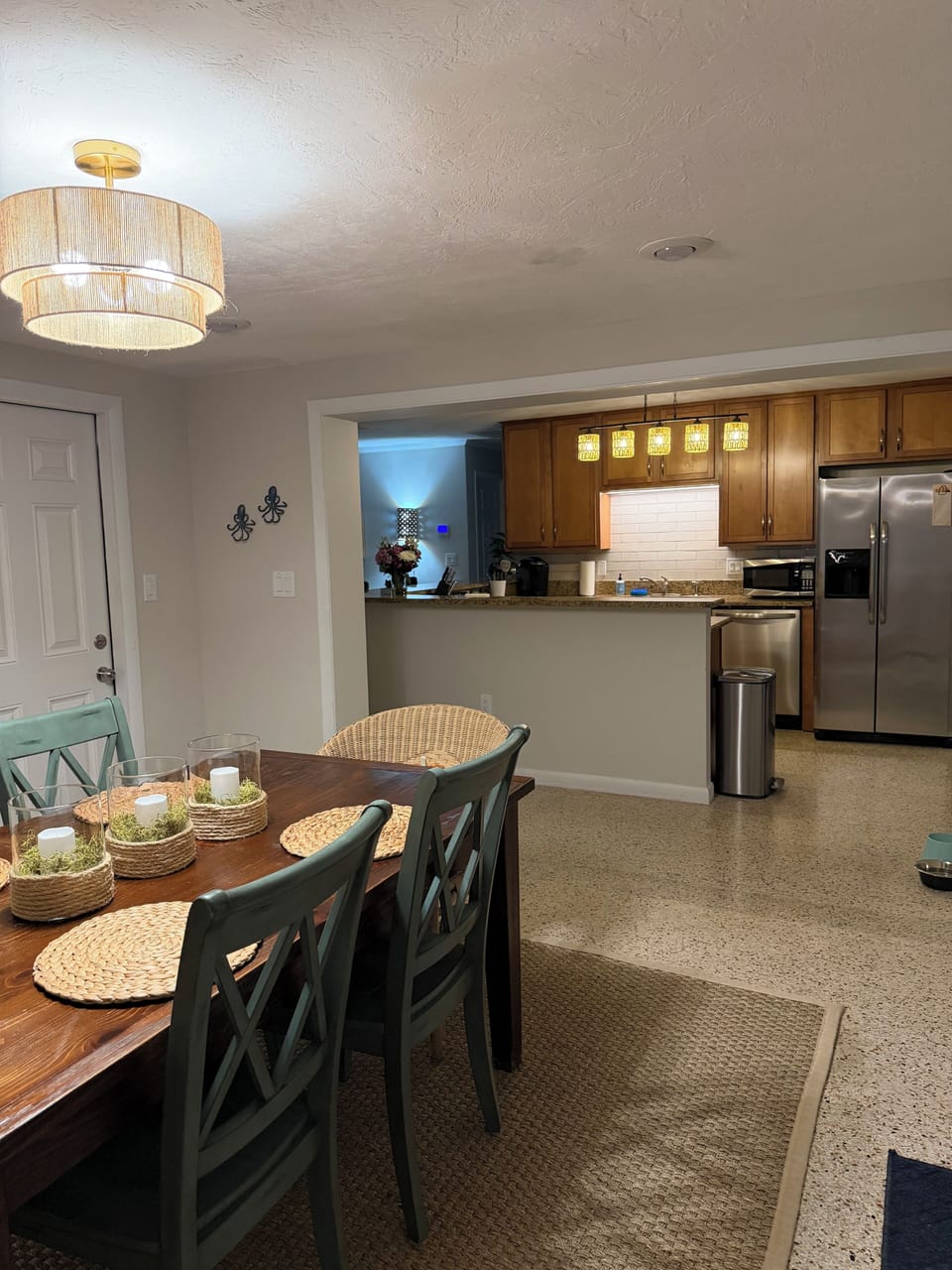 Dining room & kitchen 