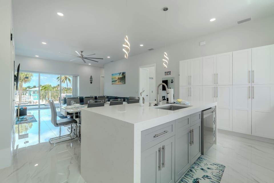 beautiful open kitchen!