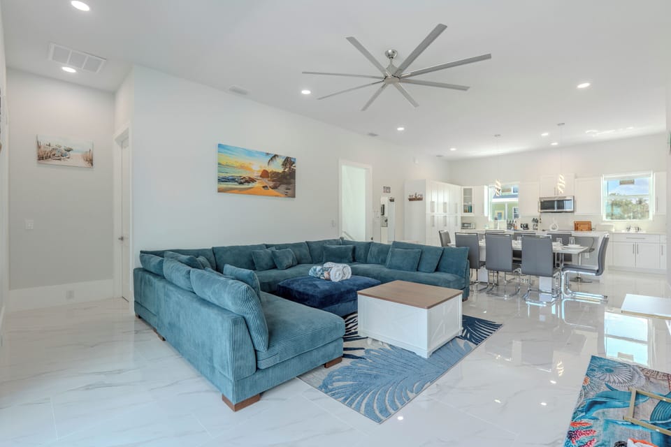 Large Sectional-Ideal for Sleeping for an Extra Guest
