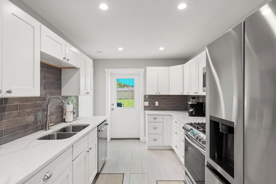 House | Private kitchen | Full-size fridge, microwave, oven, stovetop
