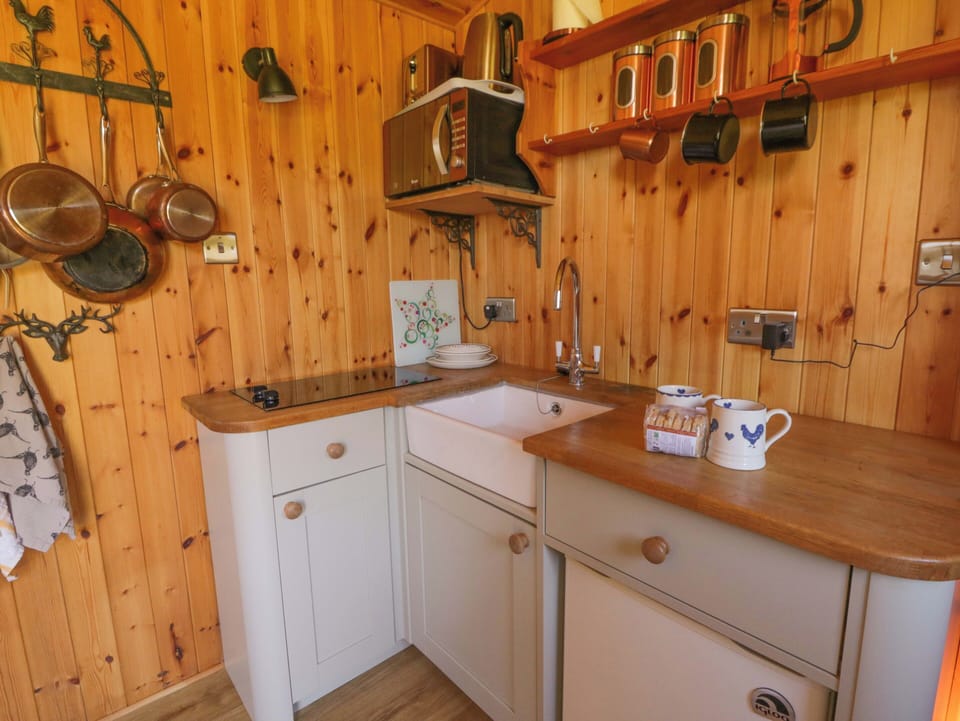 Cookware/dishes/utensils