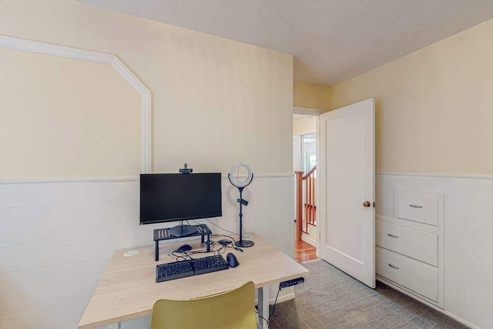 Stay connected from a dedicated workspace with a full monitor setup — handle a quick email between Healdsburg tasting appointments without missing a beat.