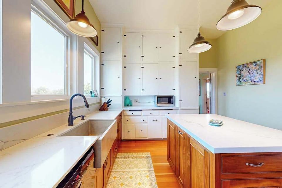 Spread out across generous counter space and floor-to-ceiling cabinetry — your Healdsburg kitchen is stocked and ready for anything from charcuterie to a full feast.