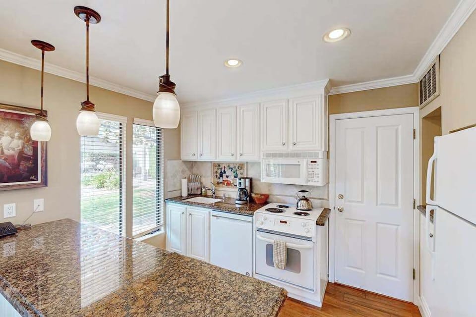 Prepare your favorite Napa farm-to-table dishes in the granite-countered kitchen with full-size appliances and a coffee maker