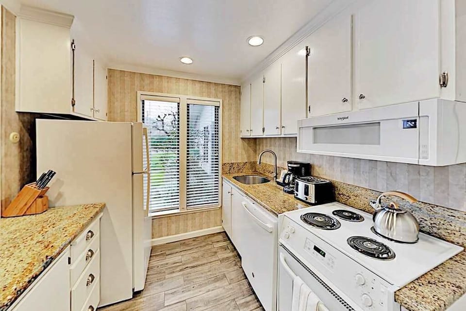 Prep your Napa farm-to-table finds in a fully equipped galley kitchen with granite counters, full-size appliances, and everything you need to cook in style.