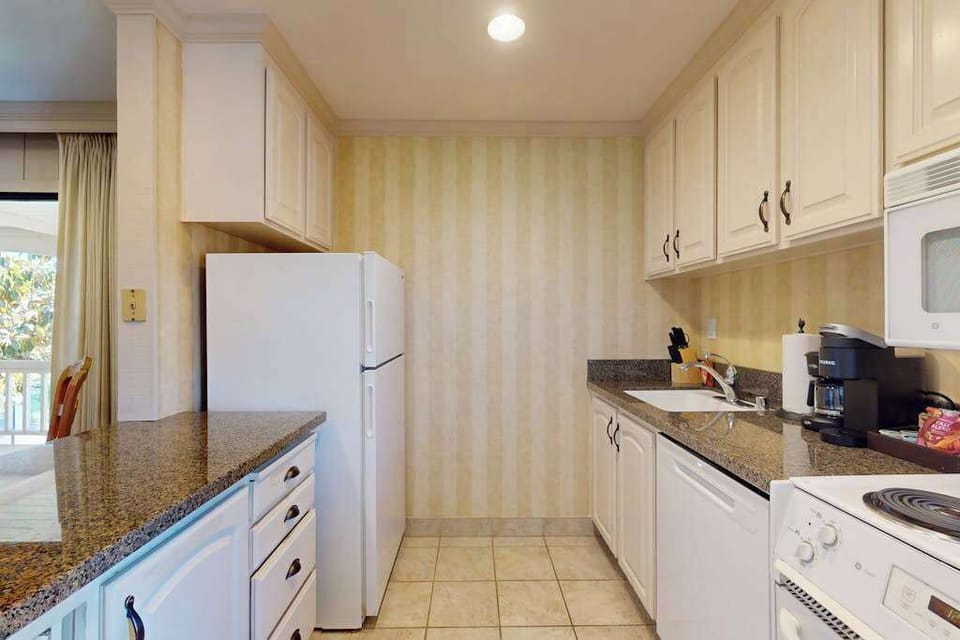 Stock your full-size refrigerator with Napa Valley provisions and let the dishwasher handle cleanup after your gourmet evenings in